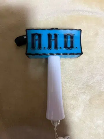 WEST A.H.O. 응원봉 사용 완료