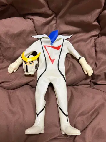 변신 사이보그 수트 신조인간 캐샤인