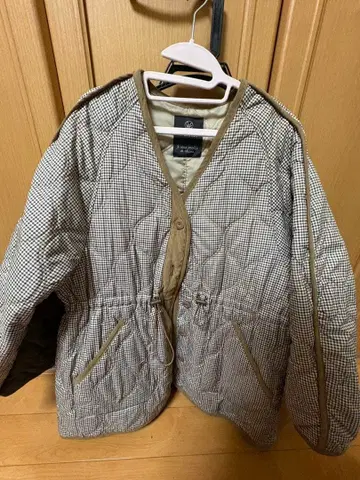 체크 무늬 퀼팅 다운 자켓