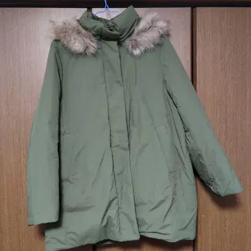 유니클로 후드 부착 올리브 그린 코트