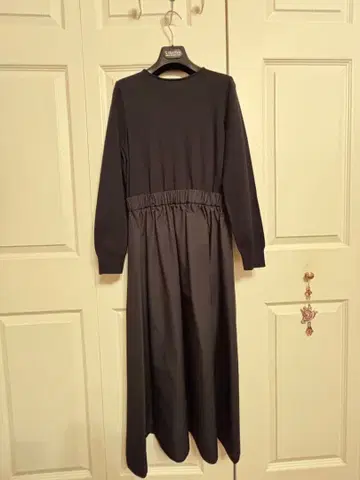 투모로우랜드 블랙 긴팔 롱 원피스 펄 시리즈