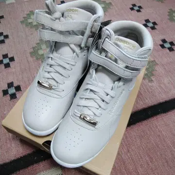 리복 클래식 하이컷