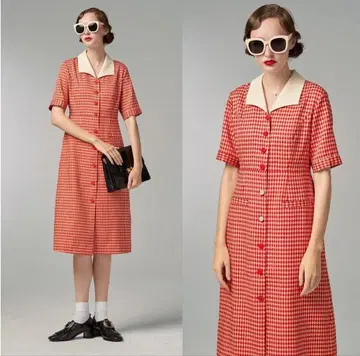 tnewties 메뉴표로 얼굴을 가리고 있는 오픈 카라 체크 원피스