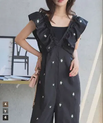 [ 완판템 ] 고베 레터스 프릴 꽃무늬 올인원