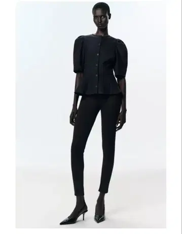 퍼프 슬리브 페플럼 상의