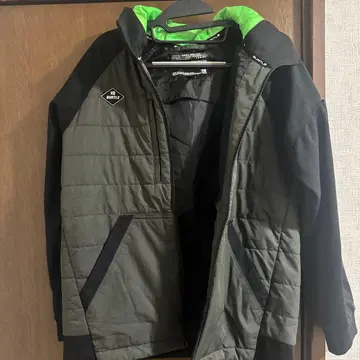 올리브 그린/블랙 퀼팅 자켓