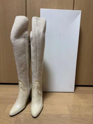 미사용 Bubble n 니하이 부츠 하이힐 아이보리 사이즈 36