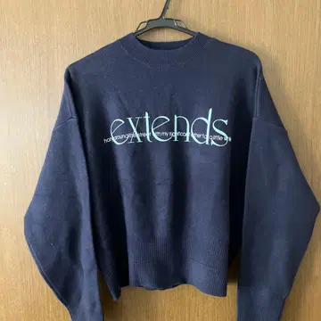 네이비 프린트 크루넥 스웨터