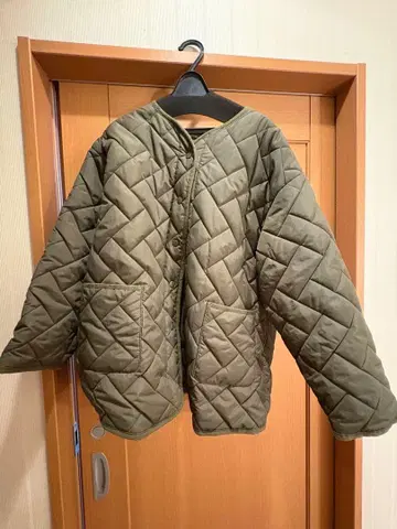 올리브 그린 퀼팅 자켓