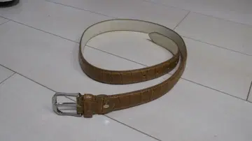 미사용 UNIVERSAL LANGUAGE 브라운 가죽 벨트 엠보