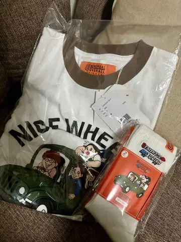 [ UNIVERSAL OVERALL ] 마유리카 홍쇼가 T셔츠