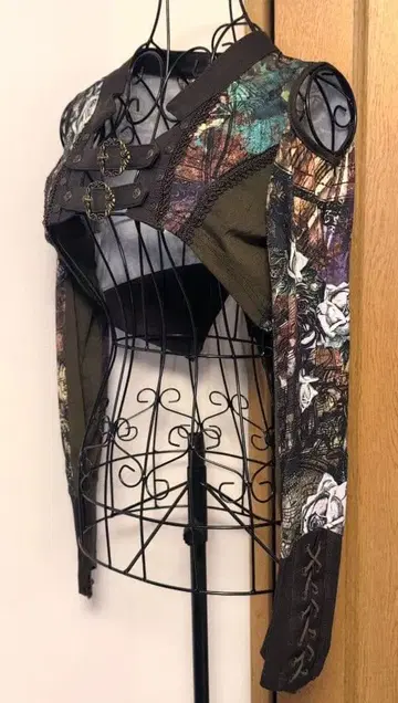 RozenKavarier 마스커레이드 프린트 숄