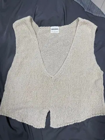 Zulu & Zephyr 베이지 V넥 니트 베스트