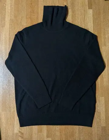 유니클로 캐시미어 터틀넥 스웨터