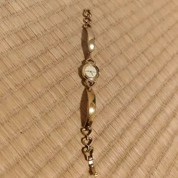 골드 하트 모티브 쿼츠 손목시계