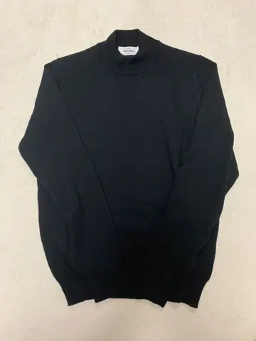 GRAN SASSO 블랙 터틀넥 스웨터