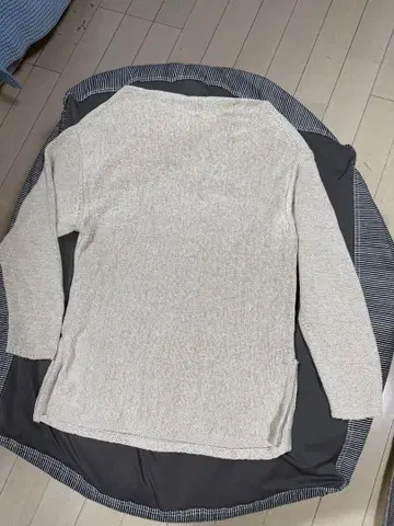 라이트 그레이 니트 긴팔 스웨터