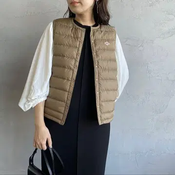 단톤 이너다운 크루넥 베스트