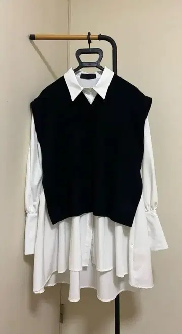 니트 베스트와 긴팔 셔츠 세트 미카레미카레