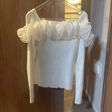 셀포드 오프숄더 탑