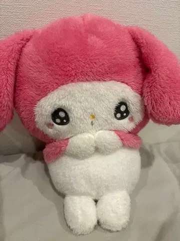 토끼 귀 달린 봉제 인형