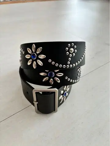 HTC 스타일 스터드 벨트