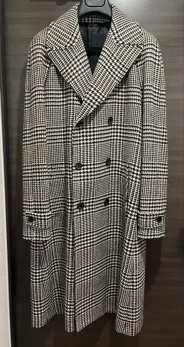 체크 무늬 더블 브레스트 체스터 코트