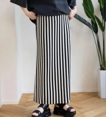 미사용 새상품 LEPSIM 14게이지 모듬 니트 내로우 스커트