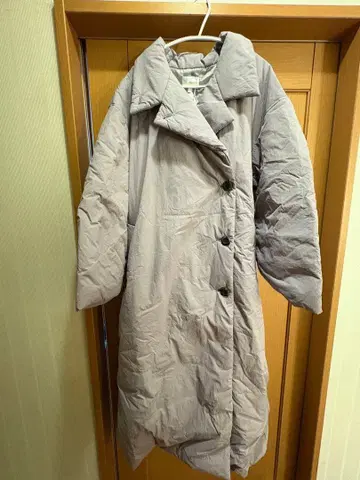 그레이 후드 부착 롱 코트