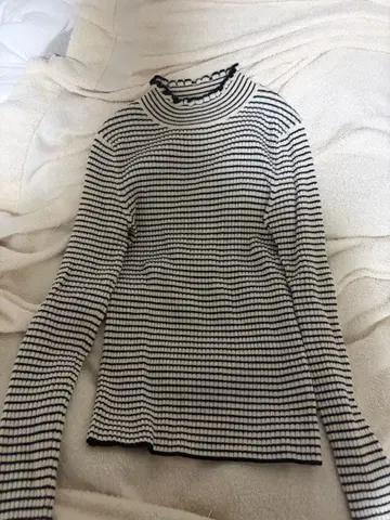 뷔르데사봉 니트 스웨터