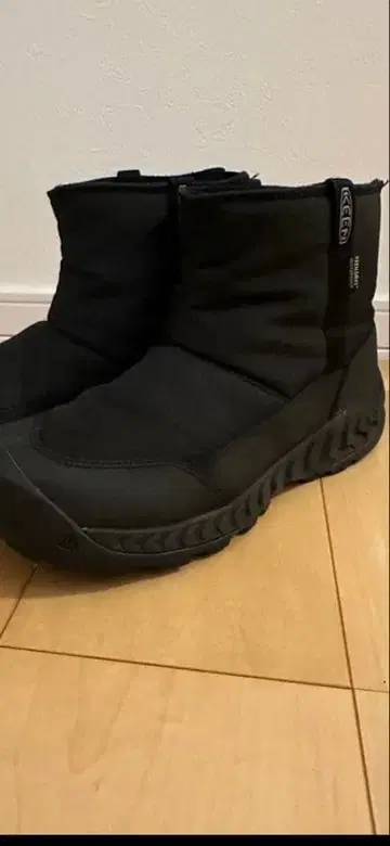 KEEN 방수 블랙 부츠