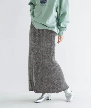 LOWRYS FARM 샤이니 벨로아 타이트 스커트 그레이