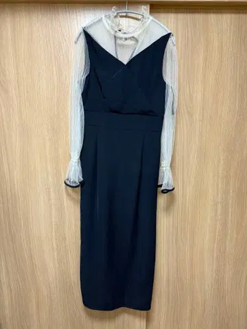 네이비 V넥 원피스 수트