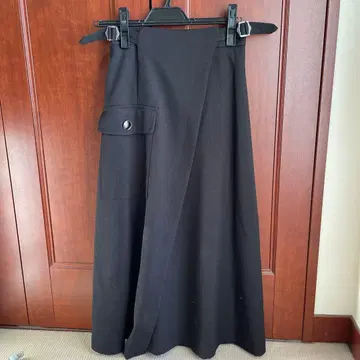 목초 서지 스트레치 스커트 로트레아몽 블랙