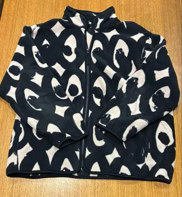 UNIQLO x marimekko 플리스 자켓 블랙과 화이트 패턴