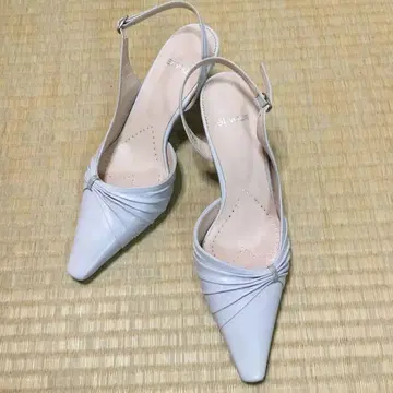 et vous 라이트 그레이 펌프스 샌들