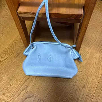 라이트 블루 가죽 숄더백