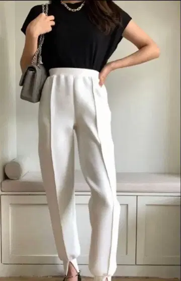 화이트 조거 팬츠