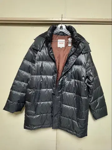 다크 그레이 다운 자켓 후드 부착