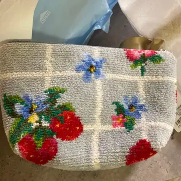 스트로베리 디자인 파우치 중형 스카이블루