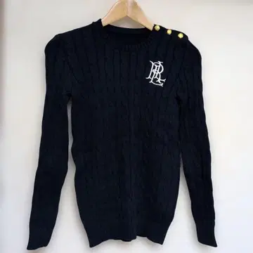 네이비 케이블 니트 스웨터 골드 버튼