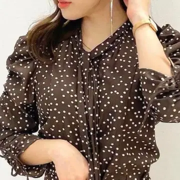[택 포함] COCODEAL 코코딜 랜덤 도트 보우타이 블라우스 블랙