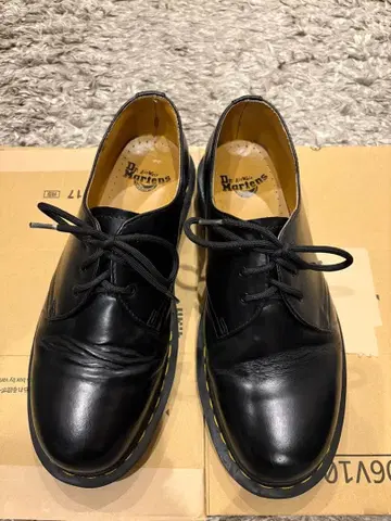 닥터마틴 3홀 UK8