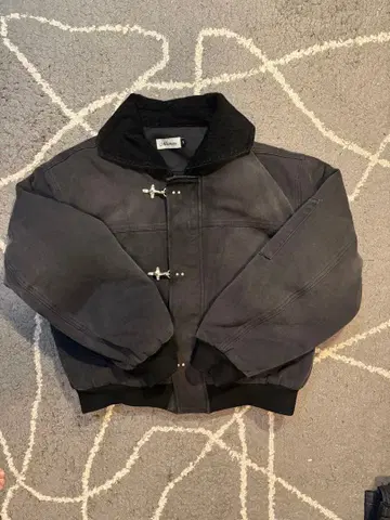 Menes 블랙 점퍼 S 사이즈