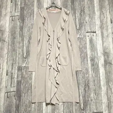 투 비 시크 베이지 옅은 핑크 프릴 긴팔 가디건