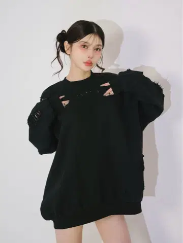 Darich 데미지 가공 블랙 맨투맨