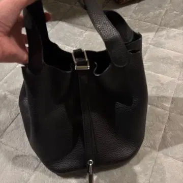블랙 가죽 버킷 백