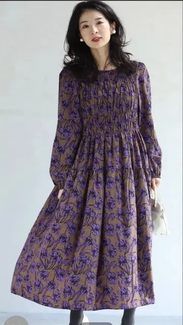 cawaii 늠름하게 피는 보라색 꽃 쉬폰 셔링 원피스