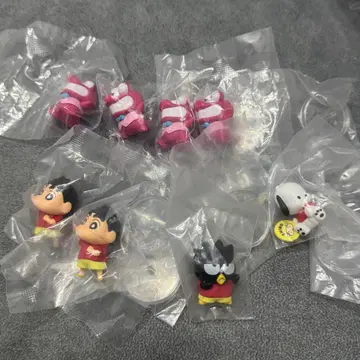 원작 짱구는 못말려(크레용 신짱) x 산리오 캐릭터즈 피규어 컬렉션