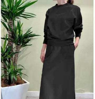 새상품급 슬론 수피마 하이 게이지 쭈리 숏 기장 크루 세탁 가능 일본제